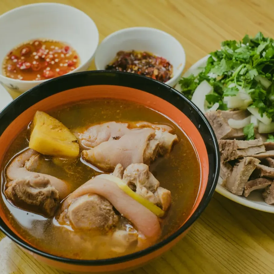 Bàn nướng đông khách tại Cao Thị Phúc